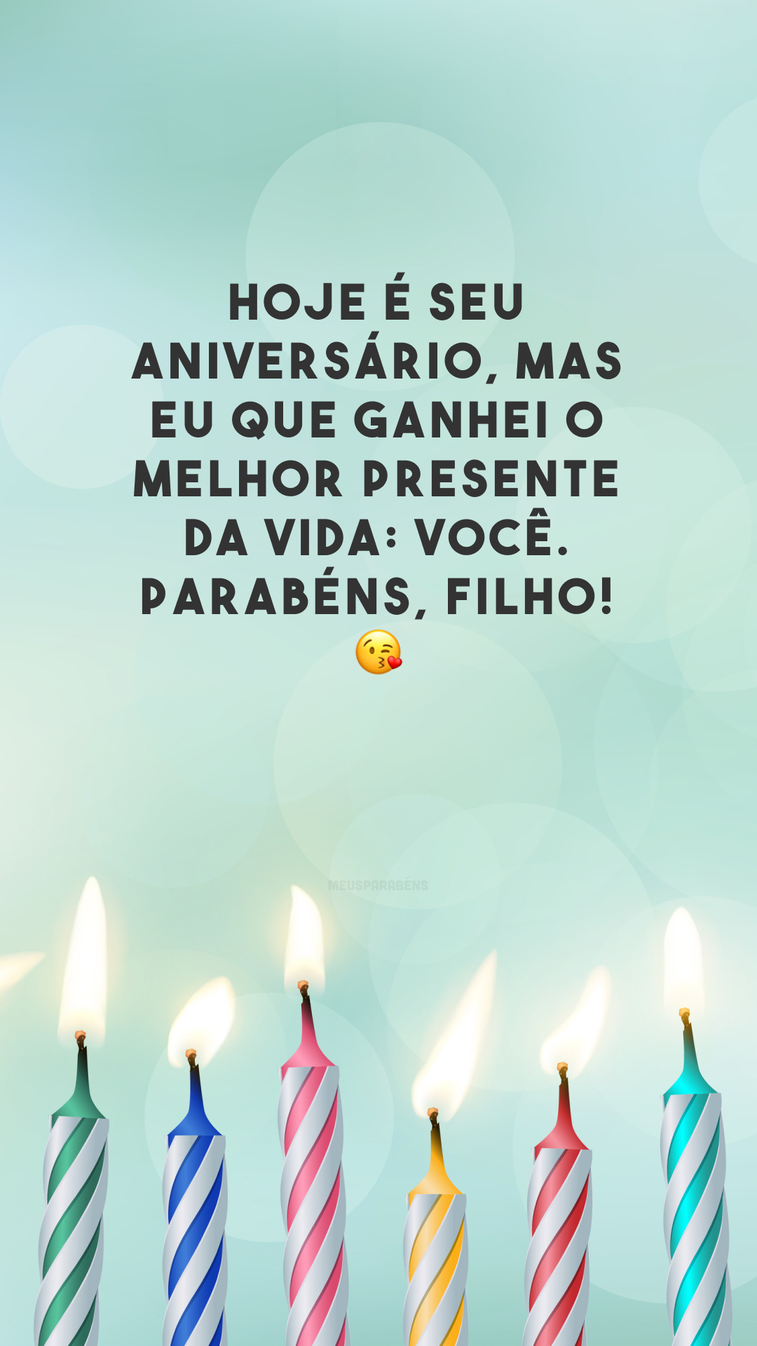 Hoje é seu aniversário, mas eu que ganhei o melhor presente da vida: você. Parabéns, filho! 😘