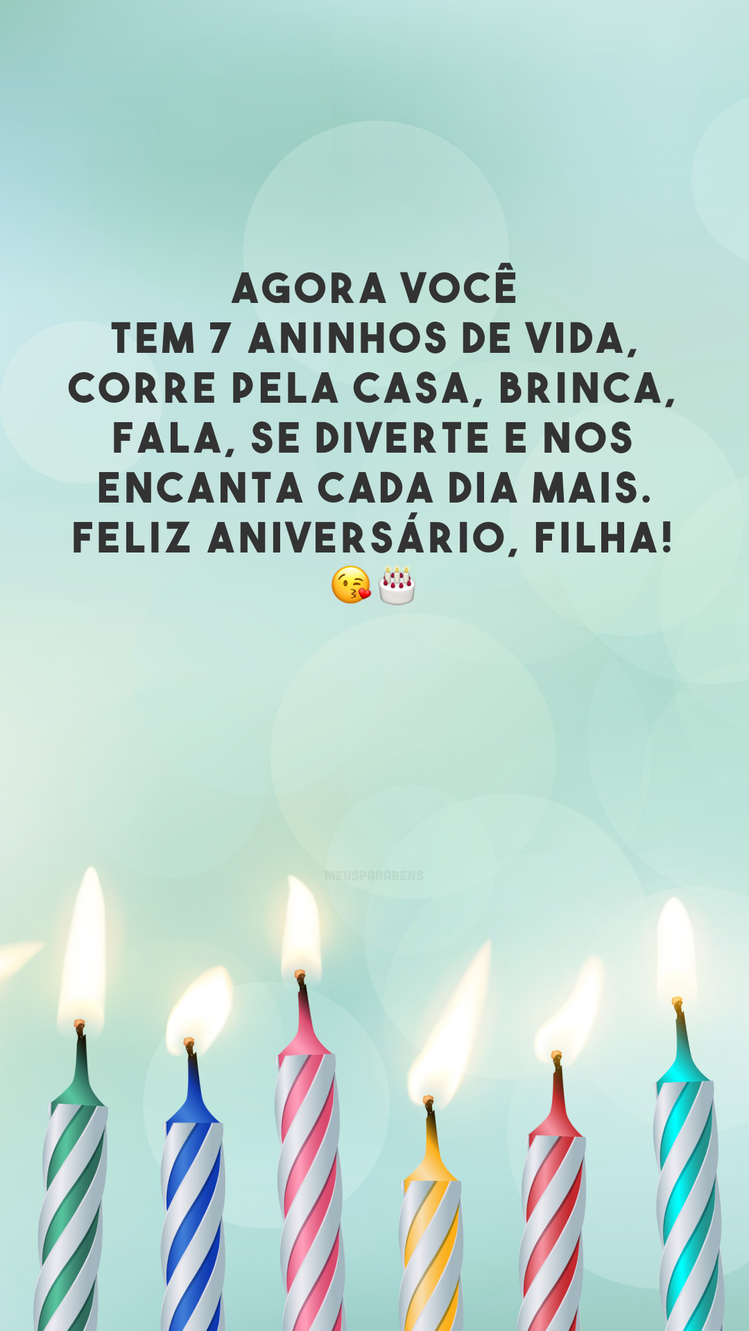 Agora você tem 7 aninhos de vida, corre pela casa, brinca, fala, se diverte e nos encanta cada dia mais. Feliz aniversário, filha! 😘🎂