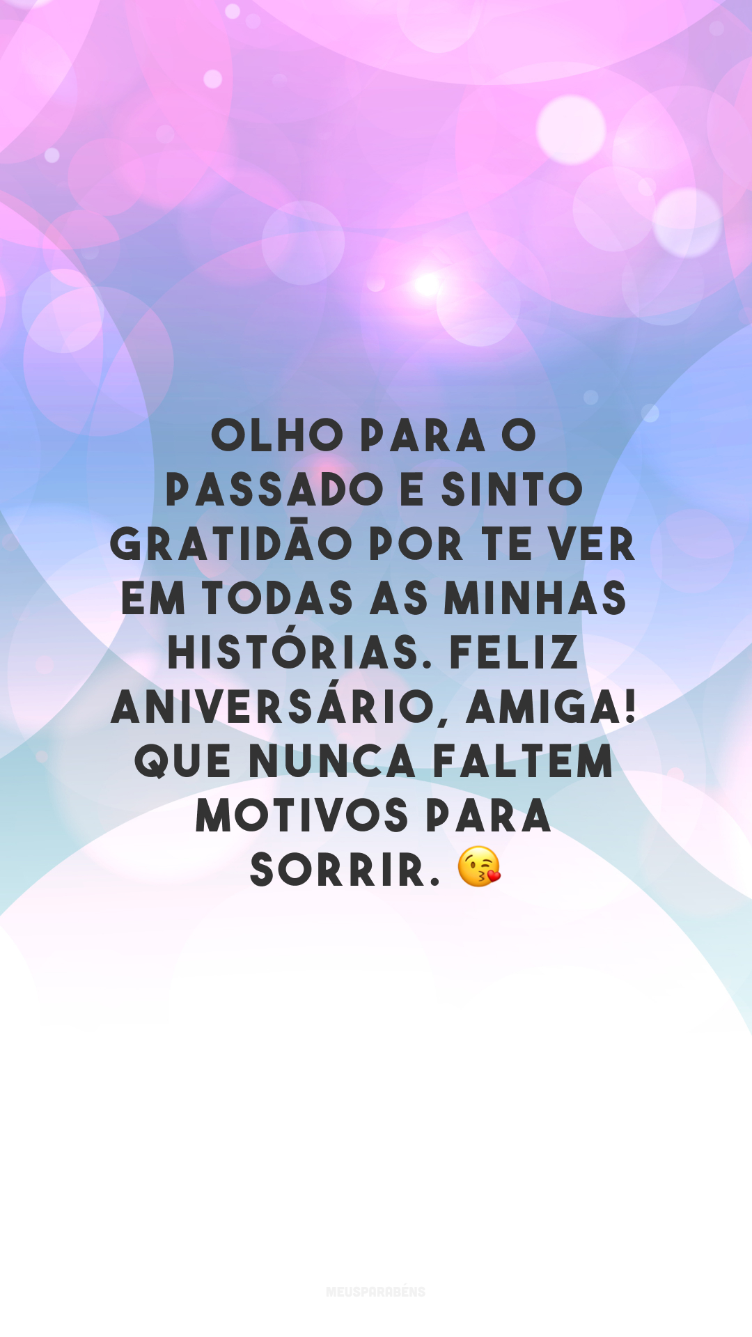 Olho para o passado e sinto gratidão por te ver em todas as minhas histórias. Feliz aniversário, amiga! Que nunca faltem motivos para sorrir. 😘