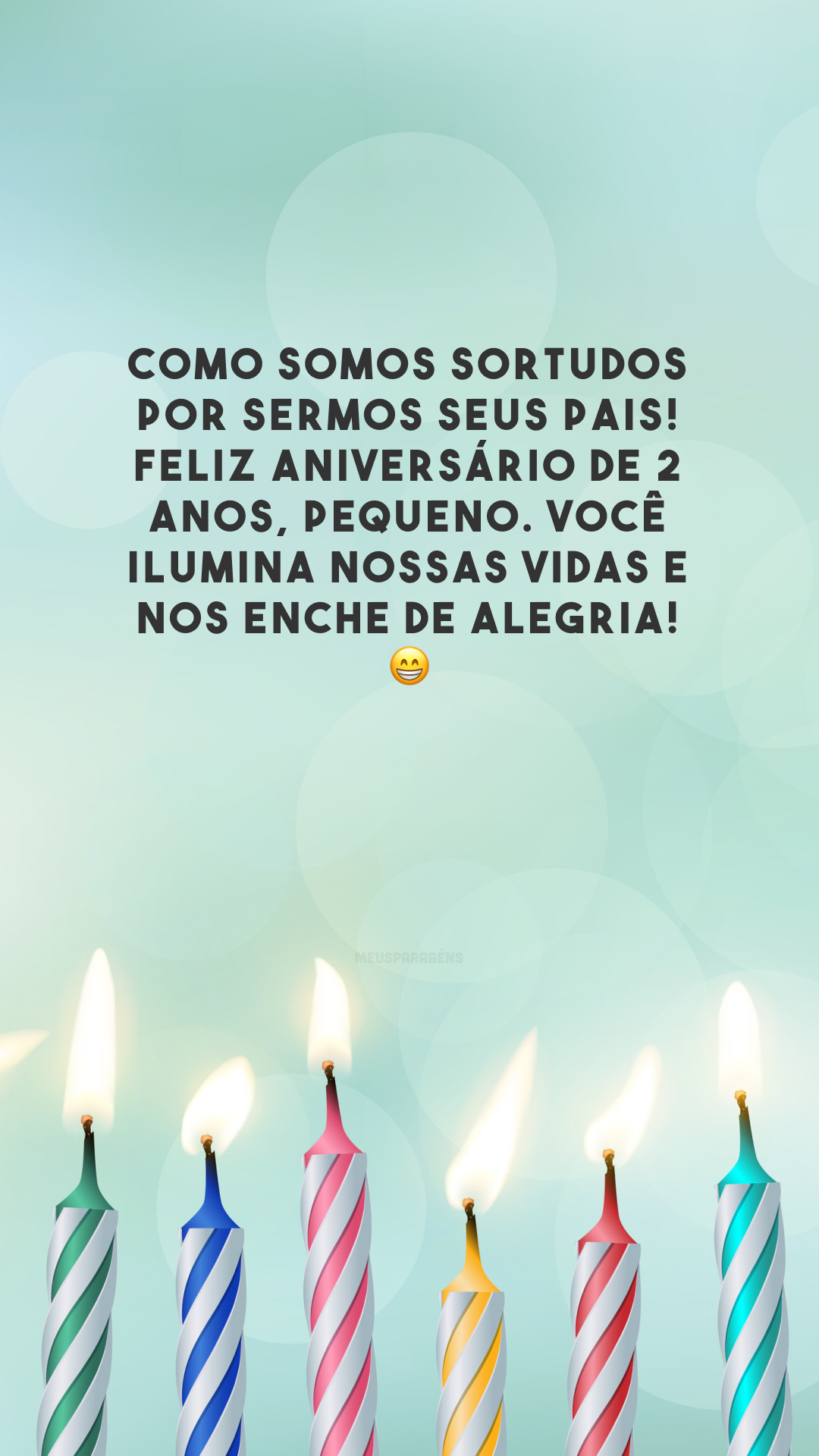 Como somos sortudos por sermos seus pais! Feliz aniversário de 2 anos, pequeno. Você ilumina nossas vidas e nos enche de alegria! 😁