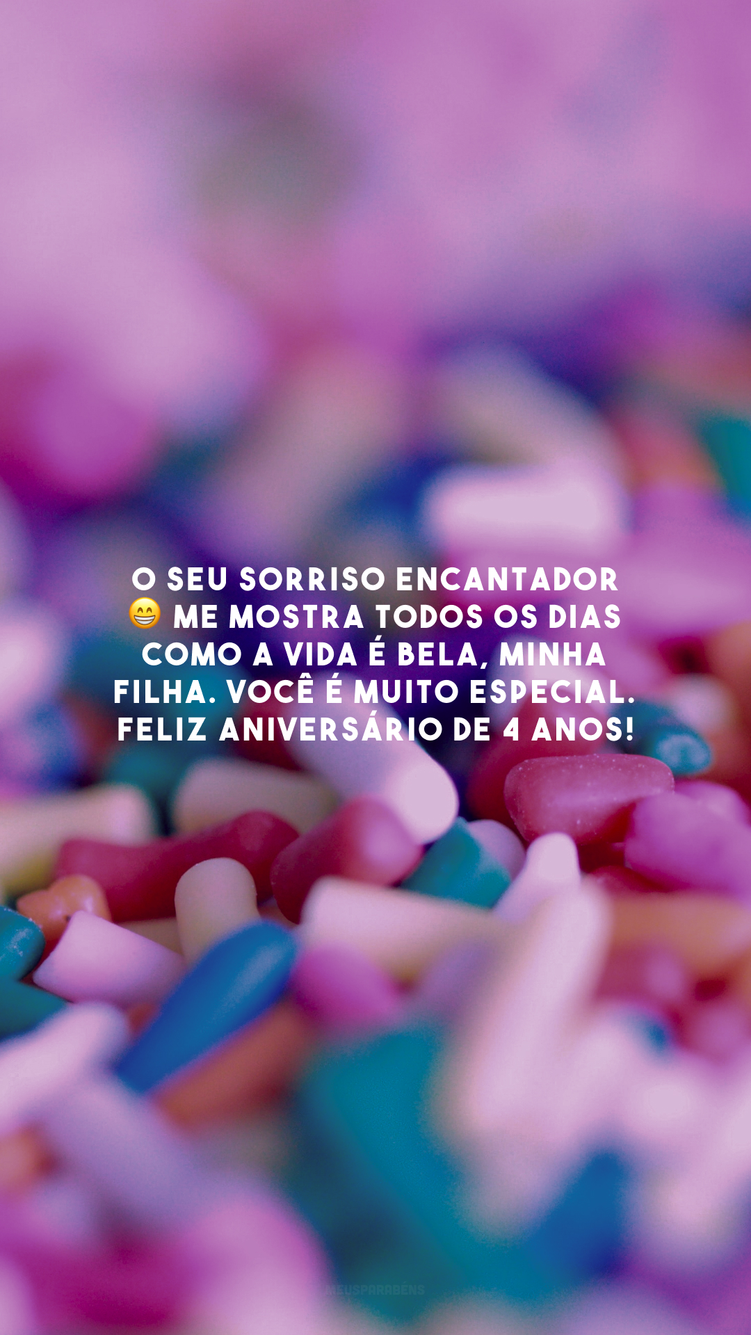 O seu sorriso encantador 😁 me mostra todos os dias como a vida é bela, minha filha. Você é muito especial. Feliz aniversário de 4 anos!