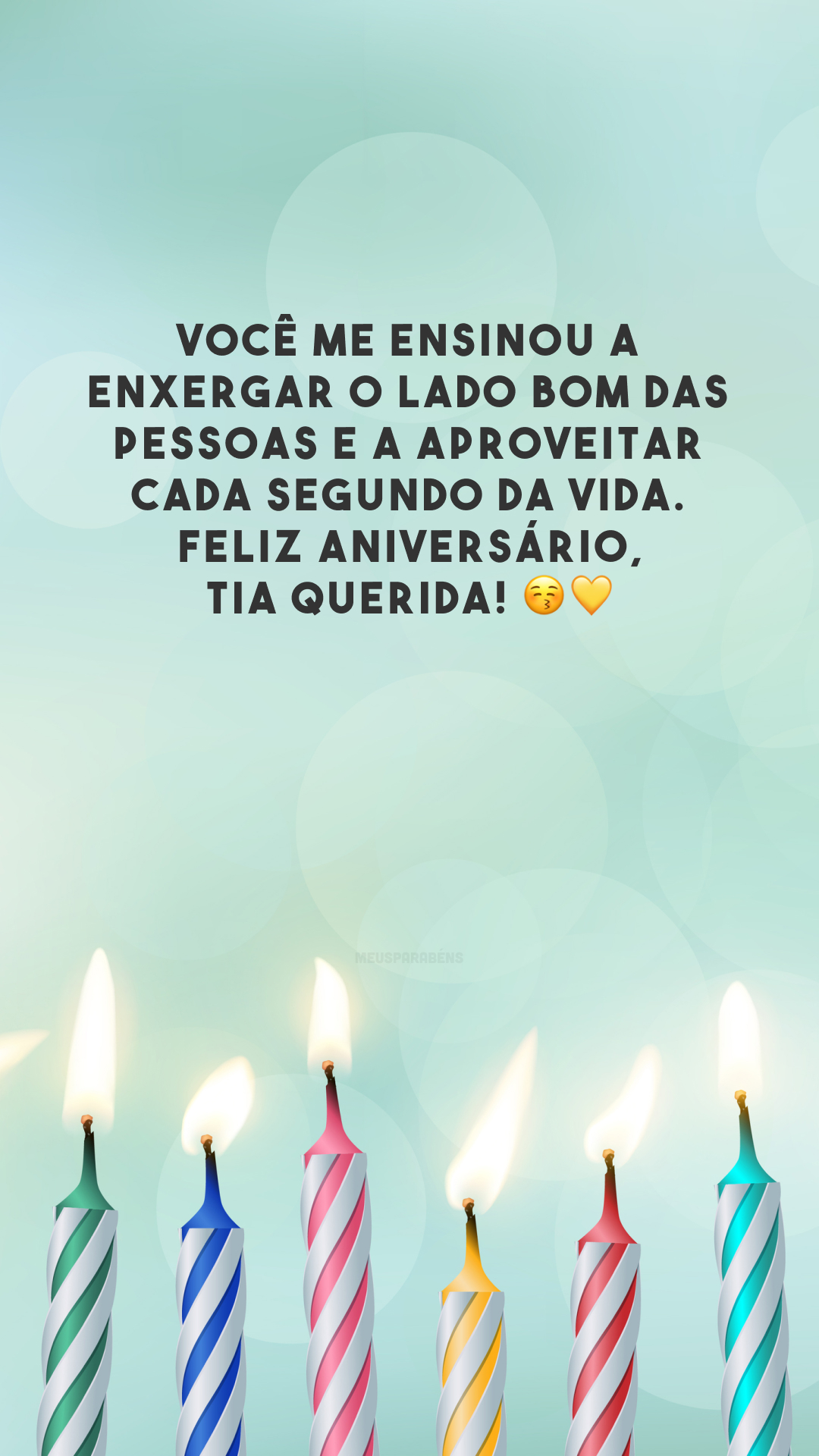 Você me ensinou a enxergar o lado bom das pessoas e a aproveitar cada segundo da vida. Feliz aniversário, tia querida! 😚💛