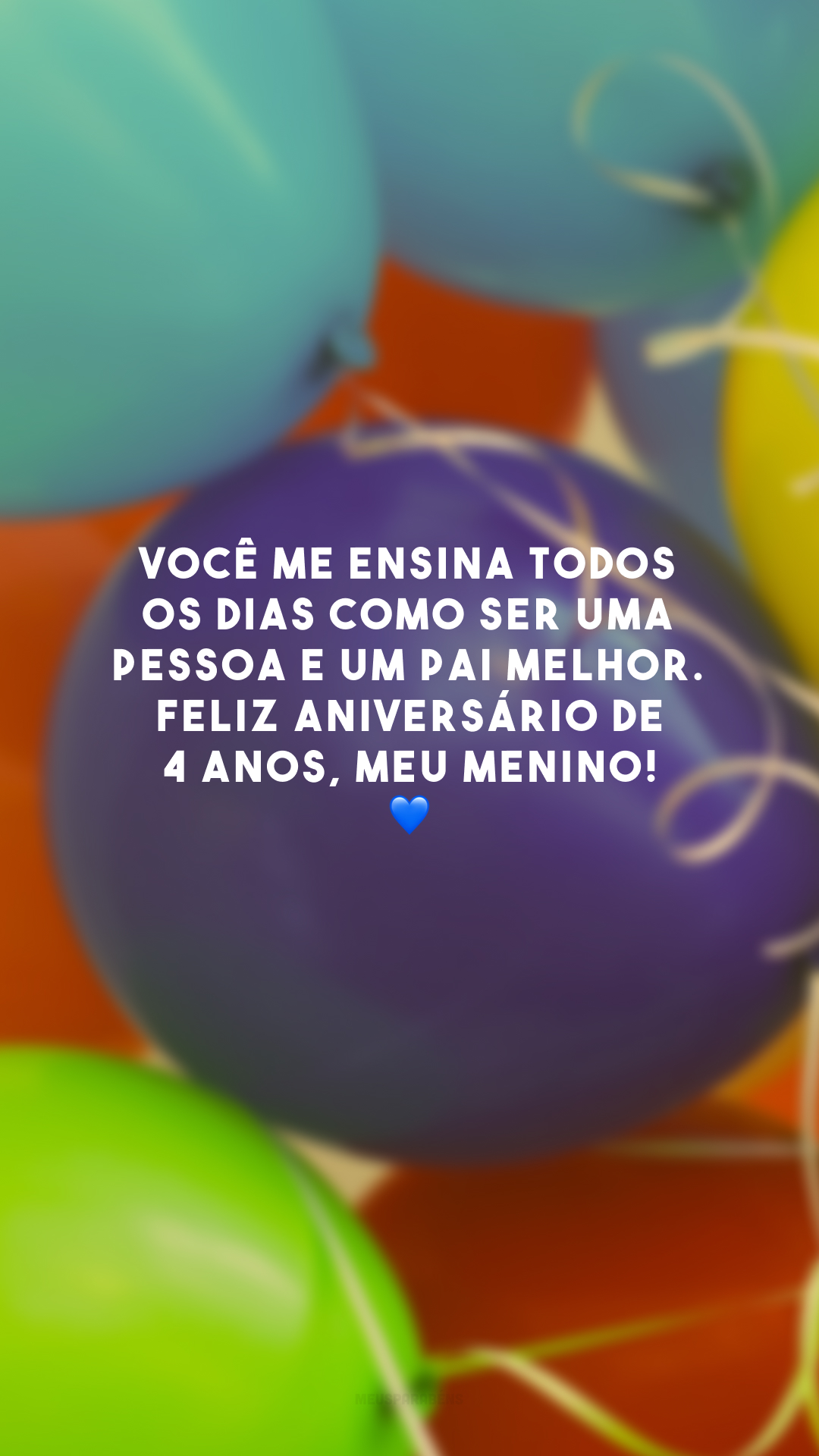 Você me ensina todos os dias como ser uma pessoa e um pai melhor. Feliz aniversário de 4 anos, meu menino! 💙