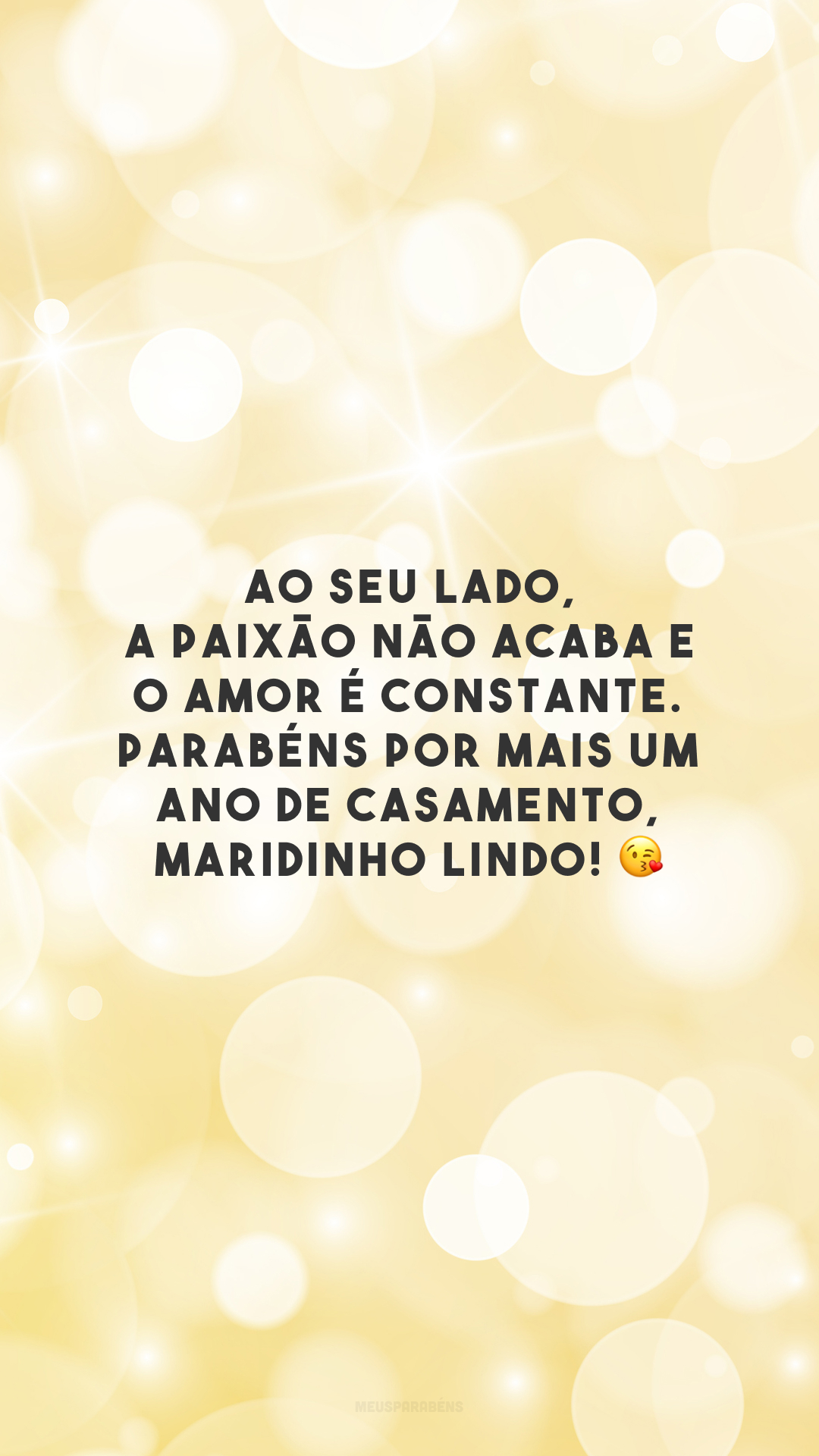 Ao seu lado, a paixão não acaba e o amor é constante. Parabéns por mais um ano de casamento, maridinho lindo! 😘