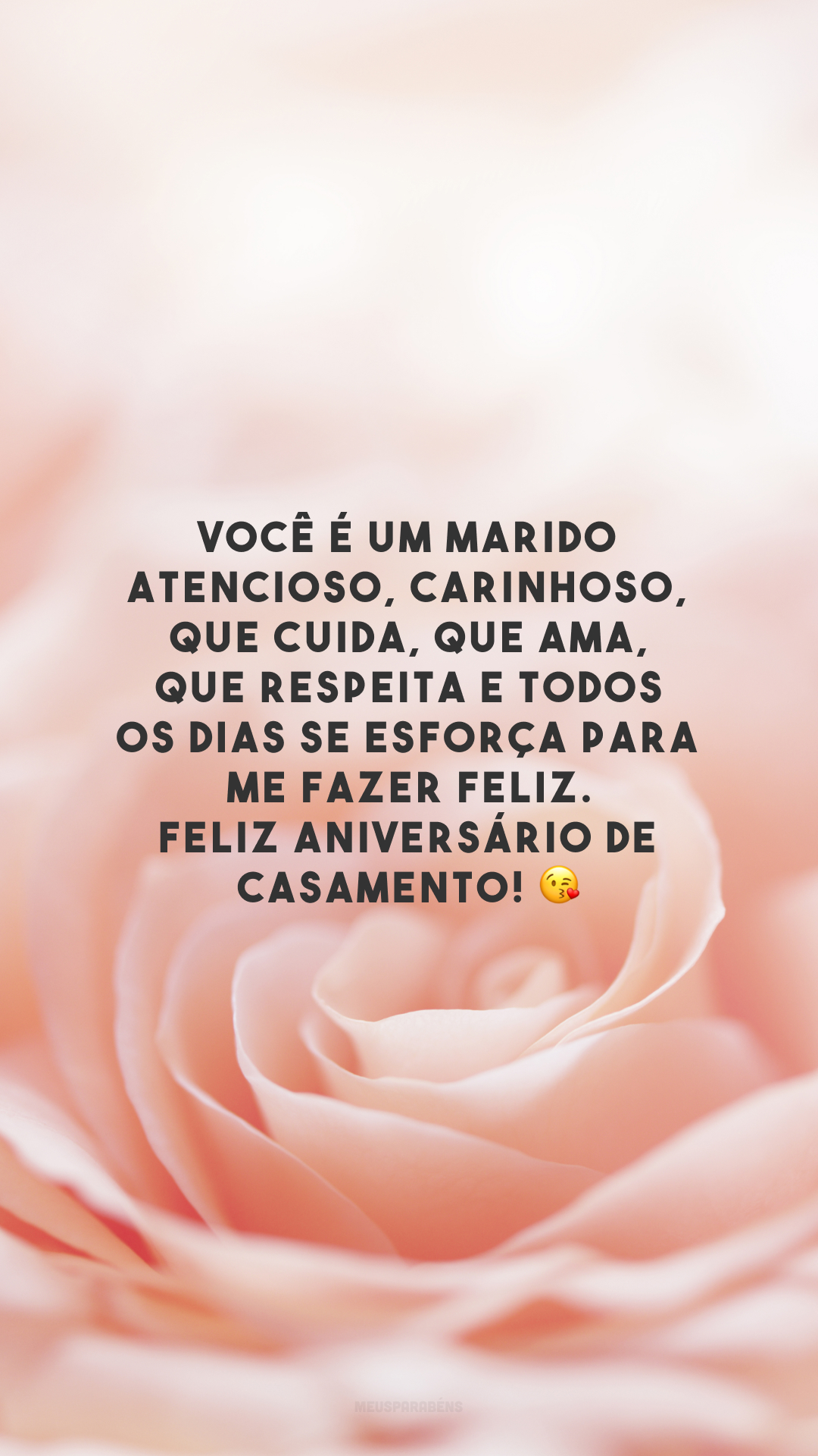 Você é um marido atencioso, carinhoso, que cuida, que ama, que respeita e todos os dias se esforça para me fazer feliz. Feliz aniversário de casamento! 😘