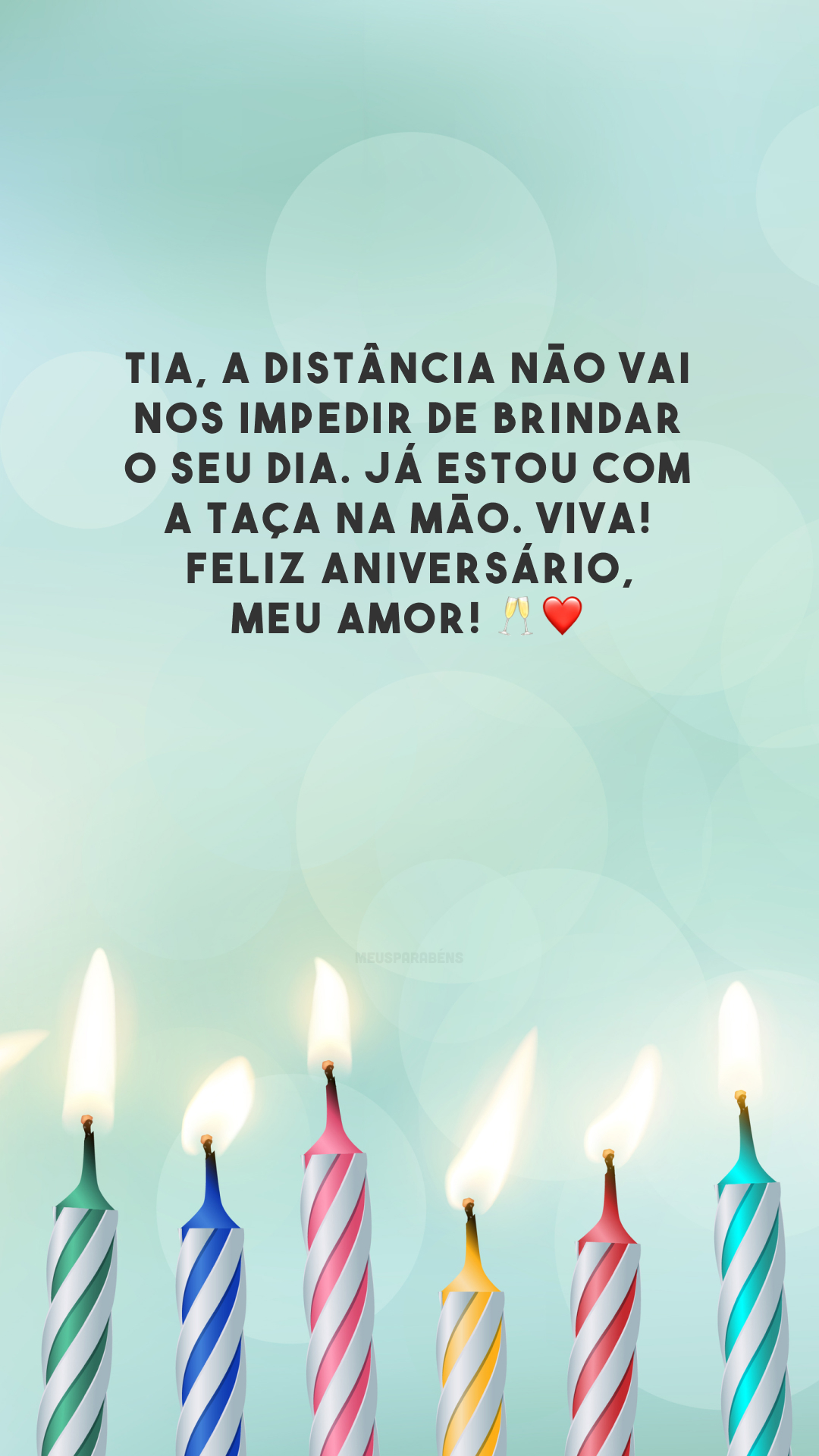 Tia, a distância não vai nos impedir de brindar o seu dia. Já estou com a taça na mão. Viva! Feliz aniversário, meu amor! 🥂❤️