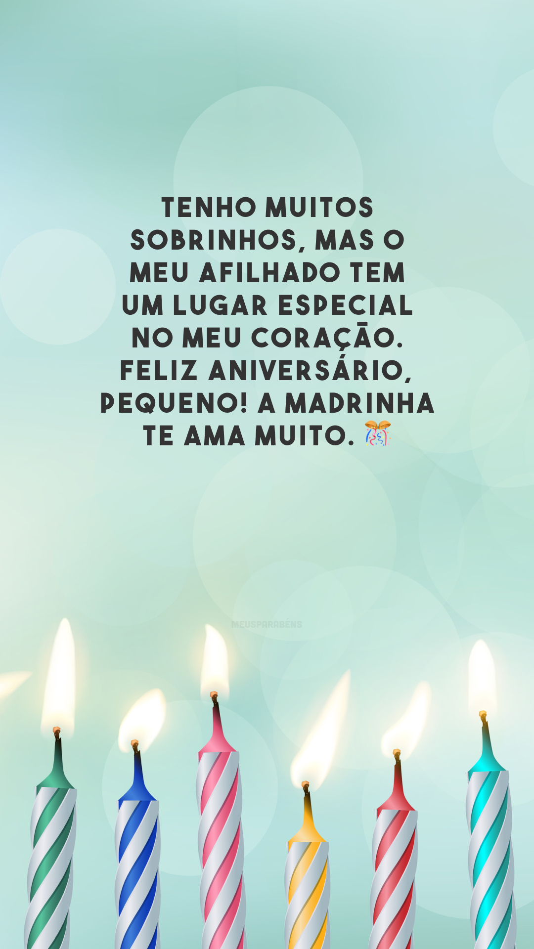 Tenho muitos sobrinhos, mas o meu afilhado tem um lugar especial no meu coração. Feliz aniversário, pequeno! A madrinha te ama muito. 🎊