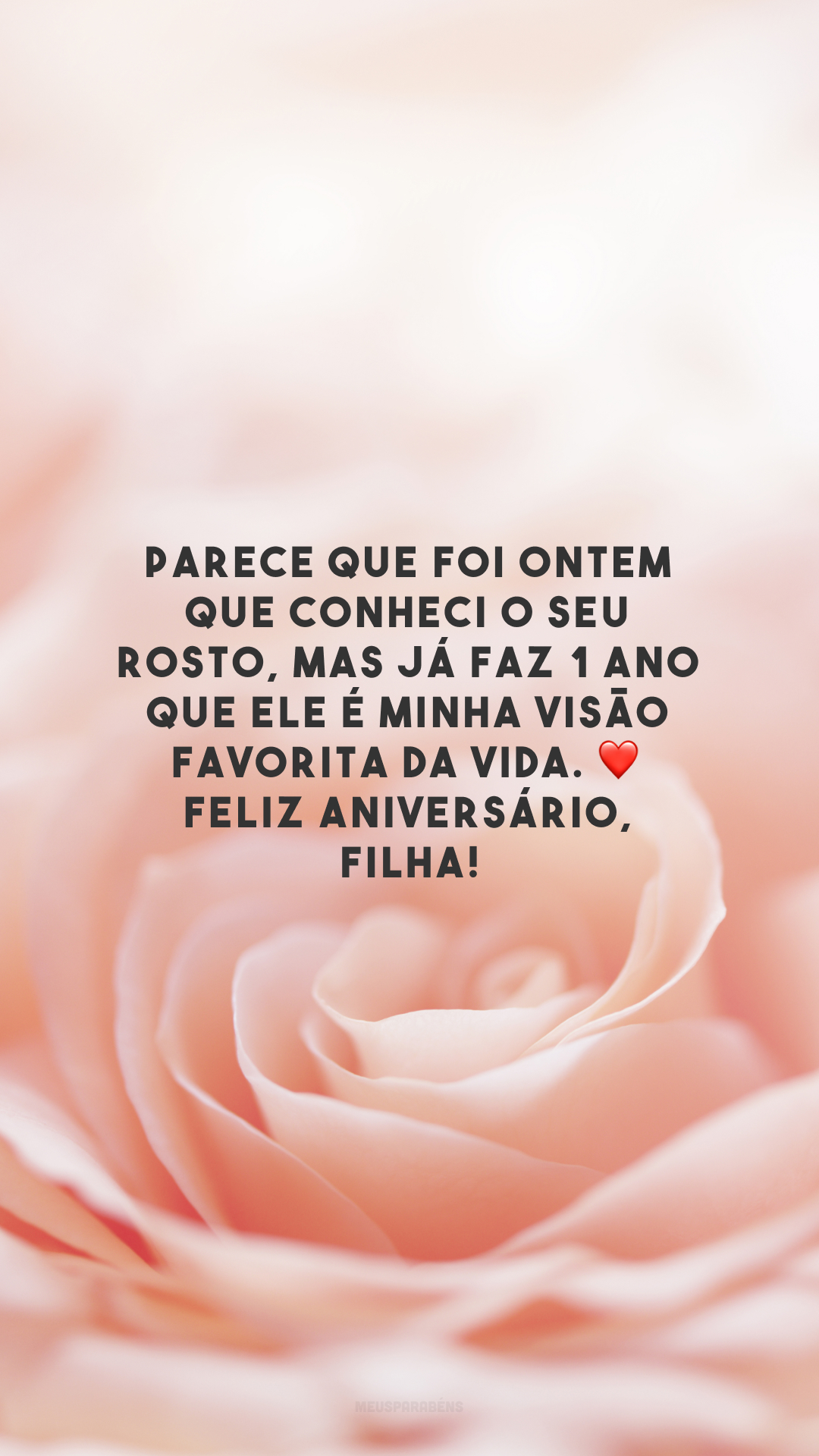 Parece que foi ontem que conheci o seu rosto, mas já faz 1 ano que ele é minha visão favorita da vida. ❤️ Feliz aniversário, filha!