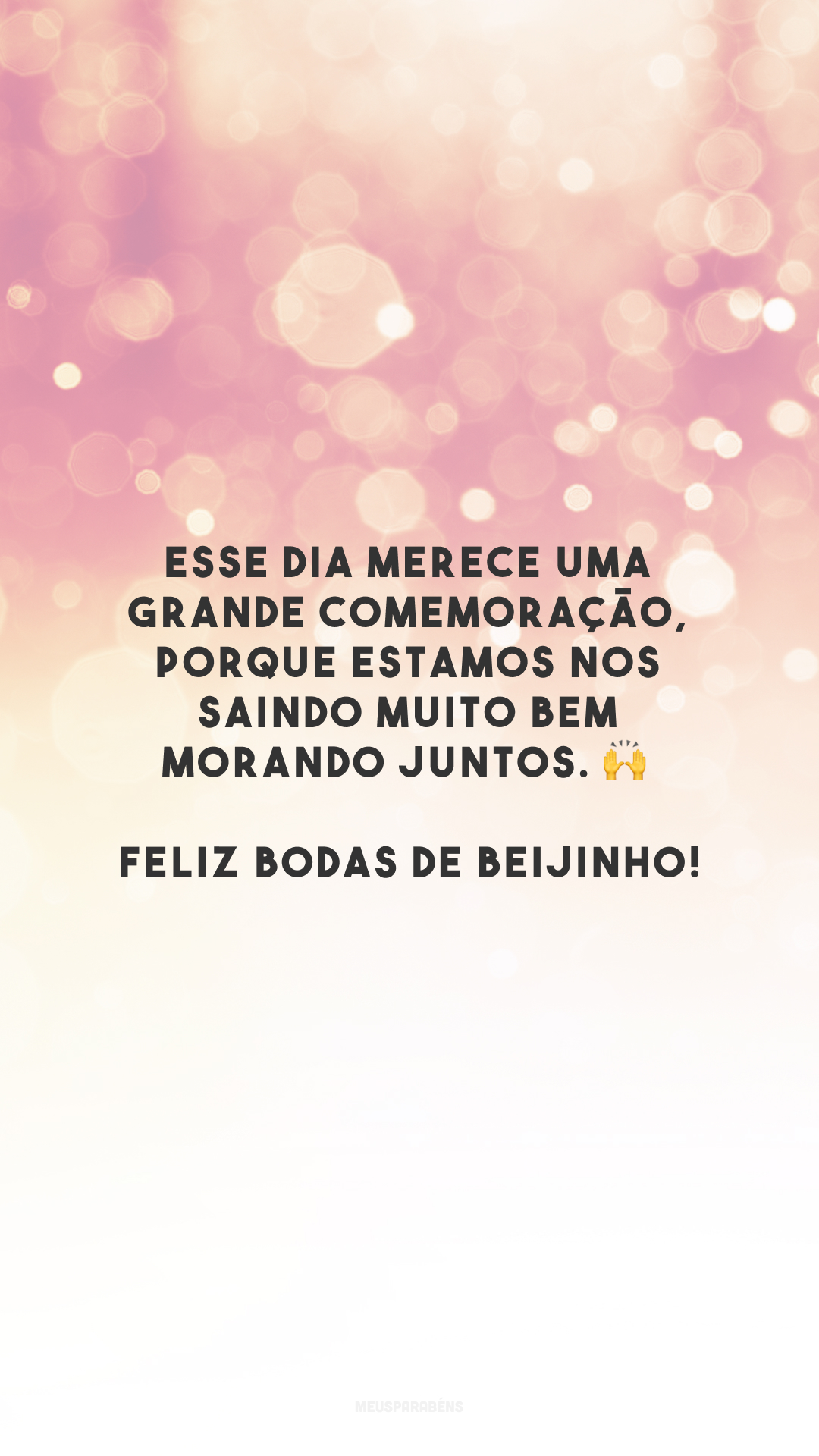 Esse dia merece uma grande comemoração, porque estamos nos saindo muito bem morando juntos. 🙌 Feliz bodas de beijinho!