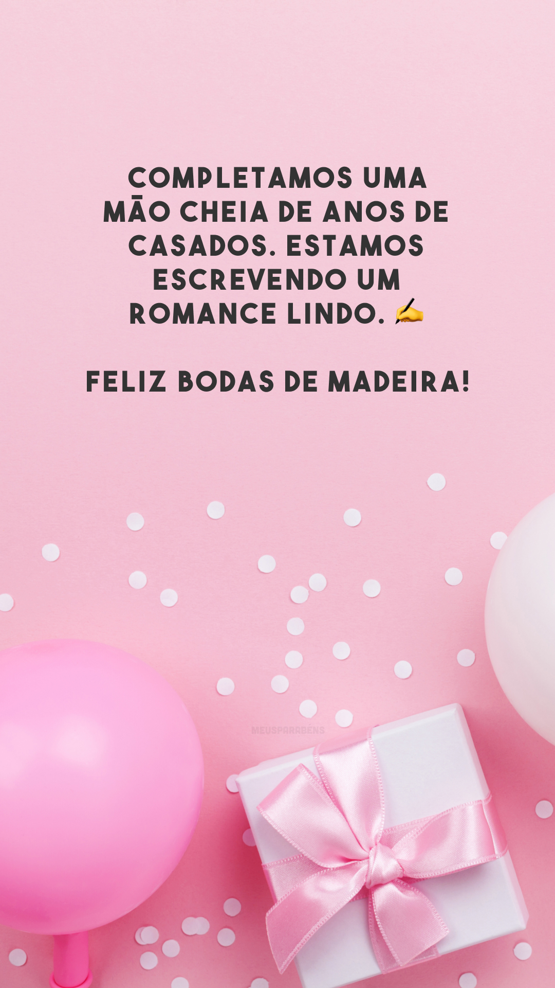 Completamos uma mão cheia de anos de casados. Estamos escrevendo um romance lindo. ✍️ Feliz bodas de madeira!