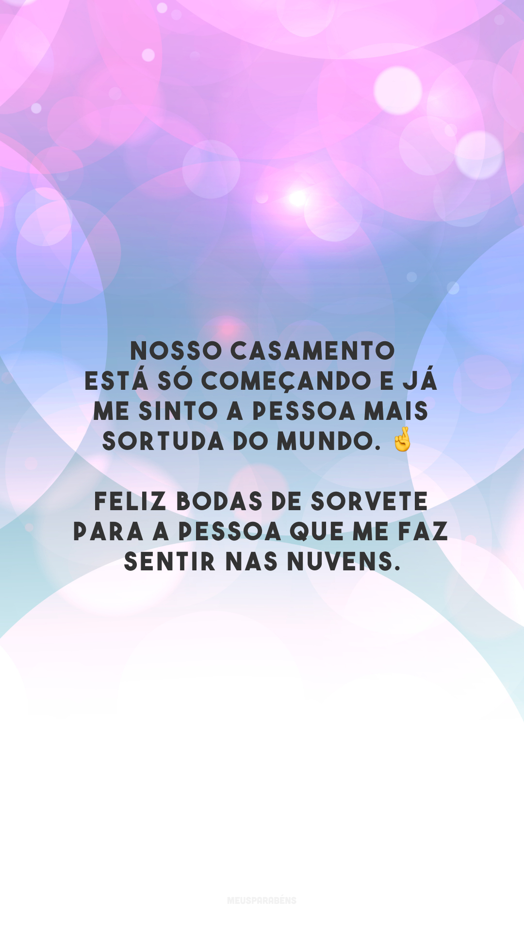 Nosso casamento está só começando e já me sinto a pessoa mais sortuda do mundo. 🤞 Feliz bodas de sorvete para a pessoa que me faz sentir nas nuvens.