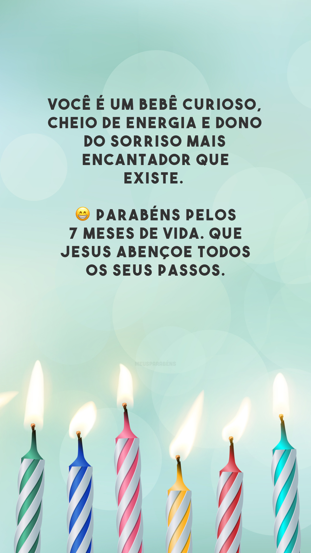 Você é um bebê curioso, cheio de energia e dono do sorriso mais encantador que existe. 😁 Parabéns pelos 7 meses de vida. Que Jesus abençoe todos os seus passos.