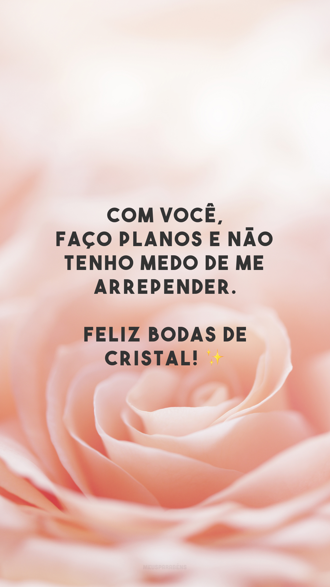 Com você, faço planos e não tenho medo de me arrepender. Feliz bodas de cristal! ✨