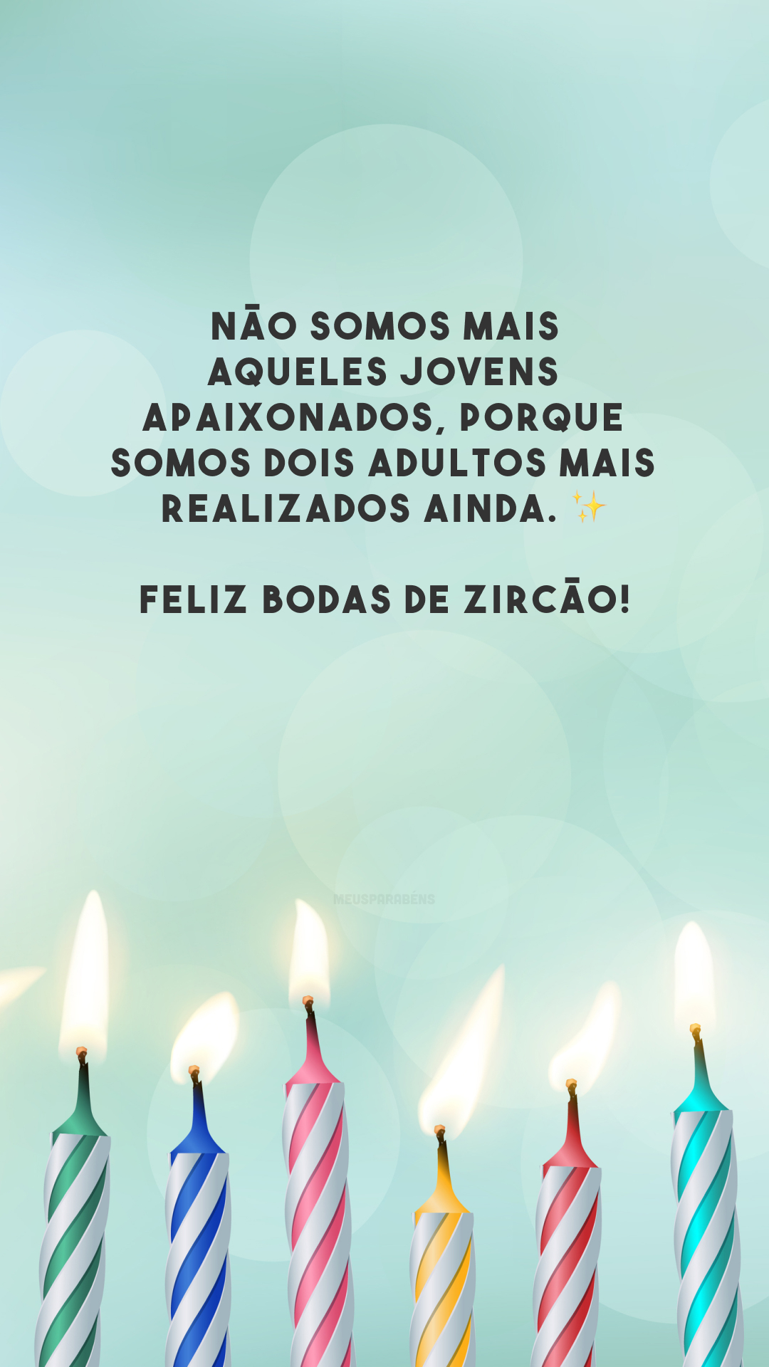 Não somos mais aqueles jovens apaixonados, porque somos dois adultos mais realizados ainda. ✨ Feliz bodas de zircão!