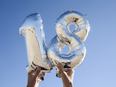 30 frases de aniversário de 18 anos masculino que celebram a maioridade